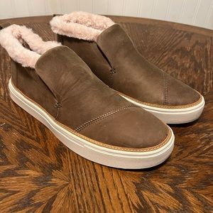Toms Paxton slip on size 9